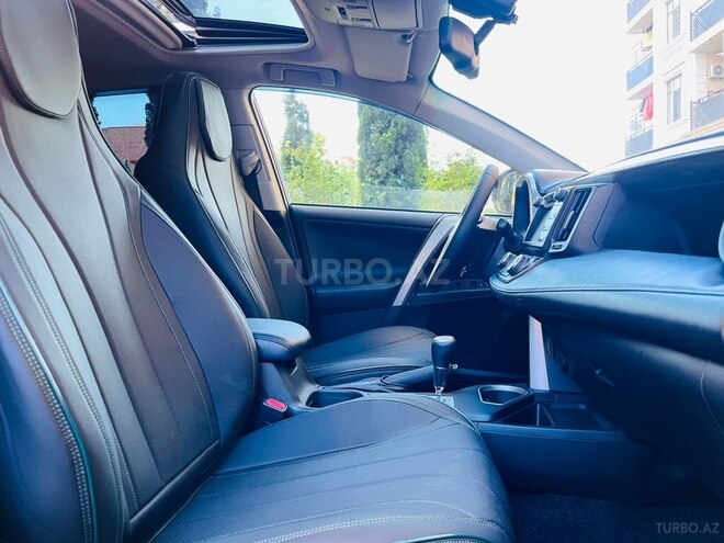 Toyota RAV4-12
