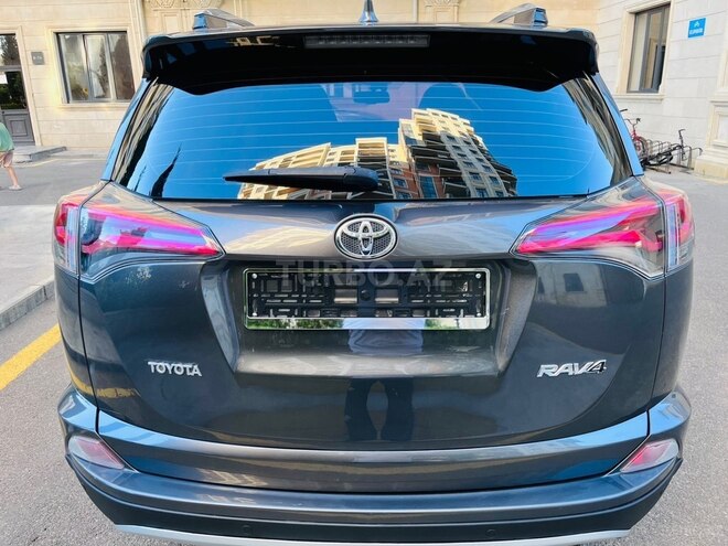 Toyota RAV4-17