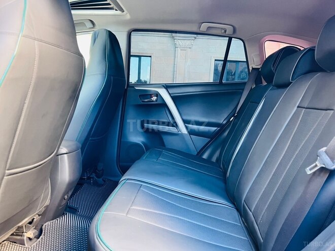 Toyota RAV4-18