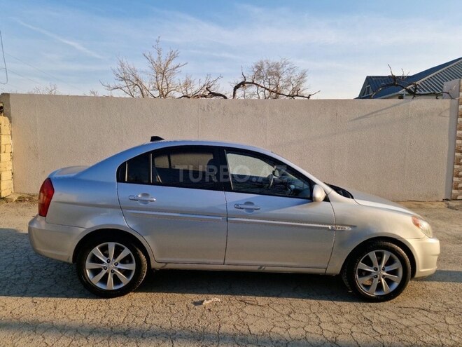 Hyundai Accent-4