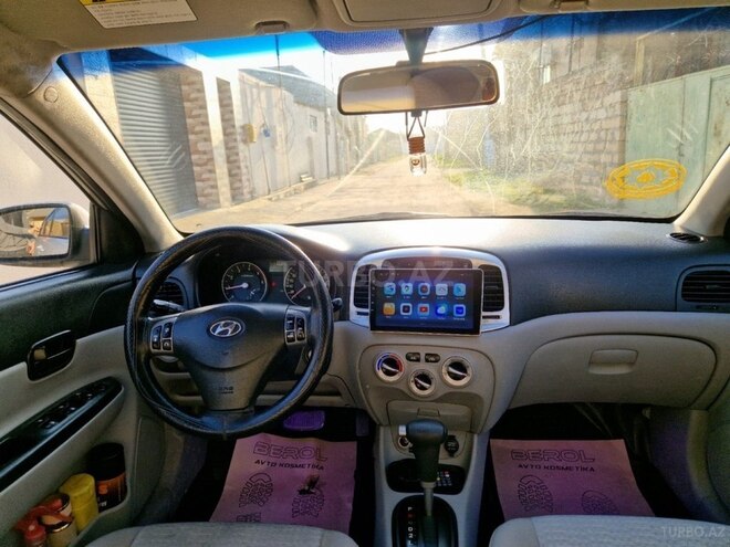 Hyundai Accent-10