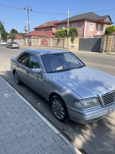 Mercedes C 200-1