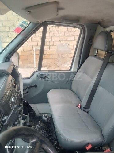 Ford Transit-4