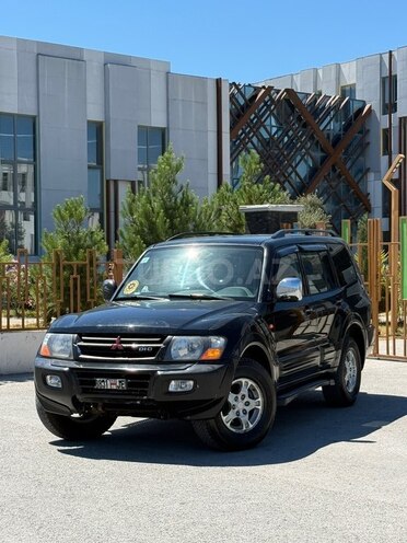 Mitsubishi Pajero-1