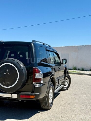 Mitsubishi Pajero-5
