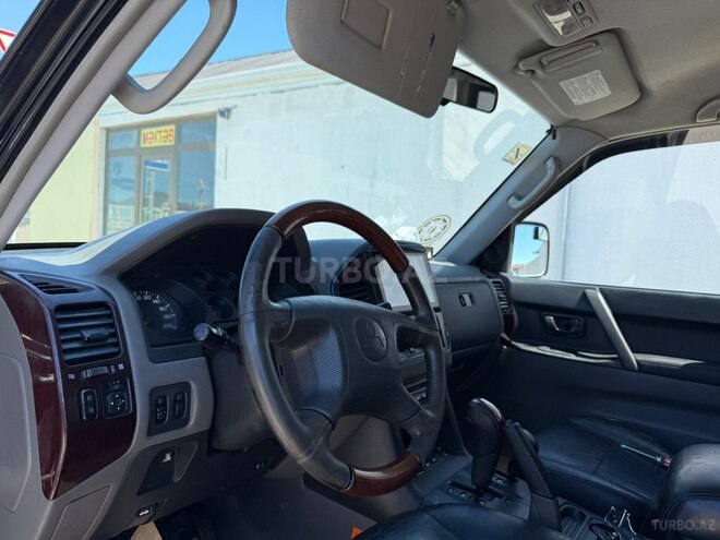 Mitsubishi Pajero-13