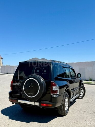 Mitsubishi Pajero-4