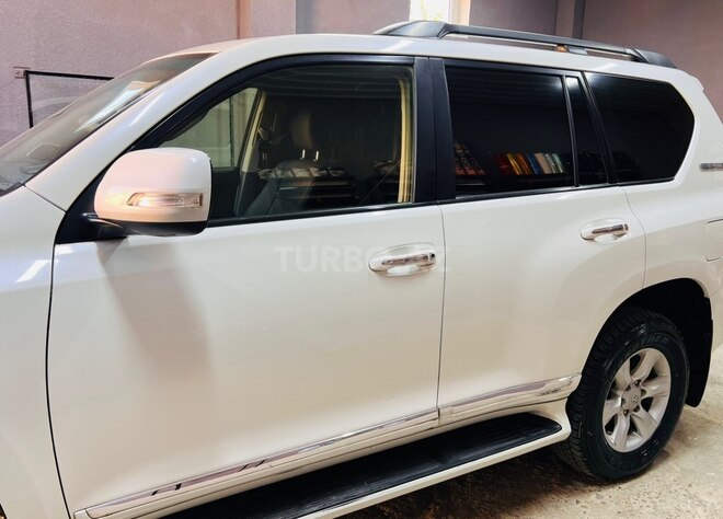 Toyota Land Cruiser Prado-4