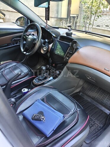 Chevrolet Cruze-21