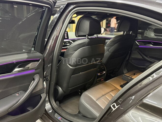 BMW 530e-13