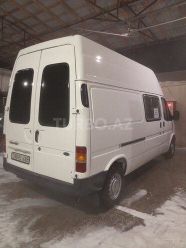 Ford Transit-9
