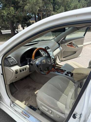 Toyota Camry-11