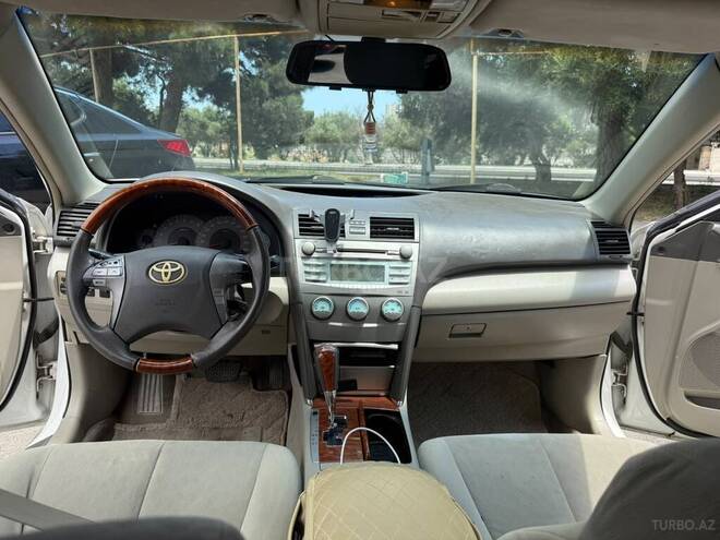 Toyota Camry-15