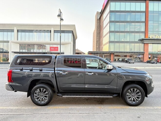 Mitsubishi L200-4
