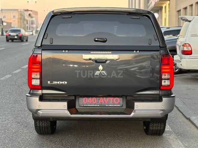 Mitsubishi L200-2