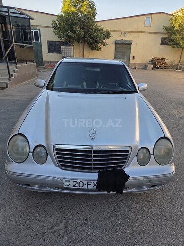 Mercedes E 220-1
