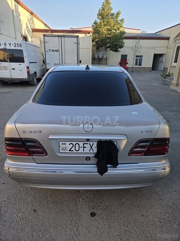 Mercedes E 220-2