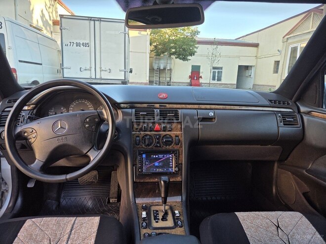 Mercedes E 220-3