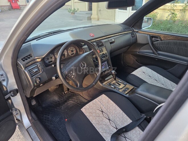 Mercedes E 220-5