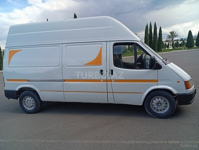 Ford Transit-9