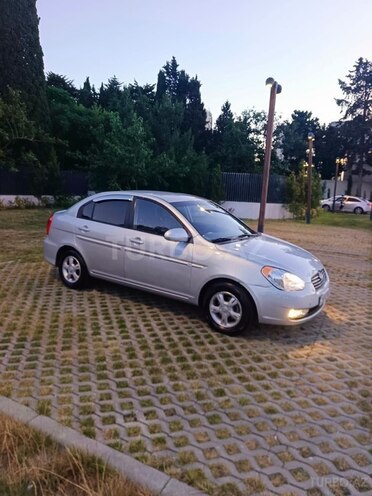 Hyundai Accent-2