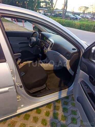 Hyundai Accent-13
