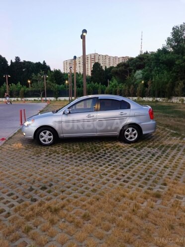 Hyundai Accent-7