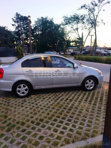 Hyundai Accent-11