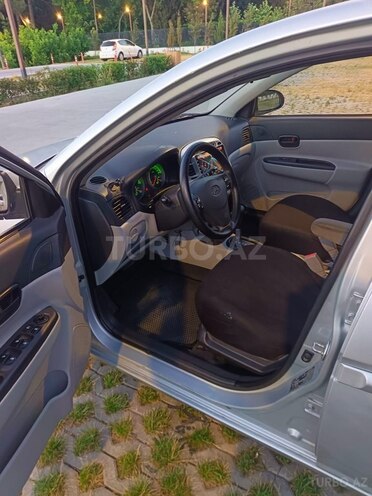 Hyundai Accent-14