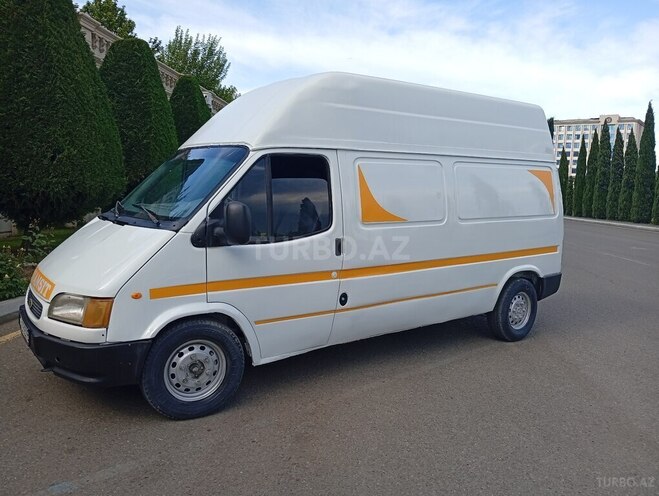 Ford Transit-13