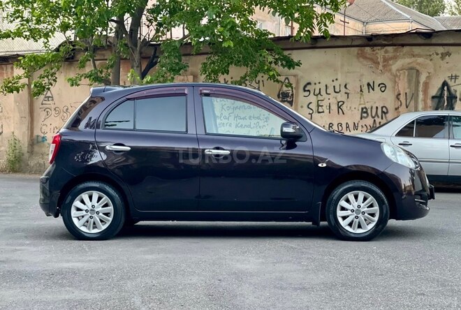 Nissan March-8
