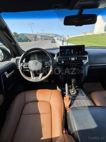 Toyota Land Cruiser-3