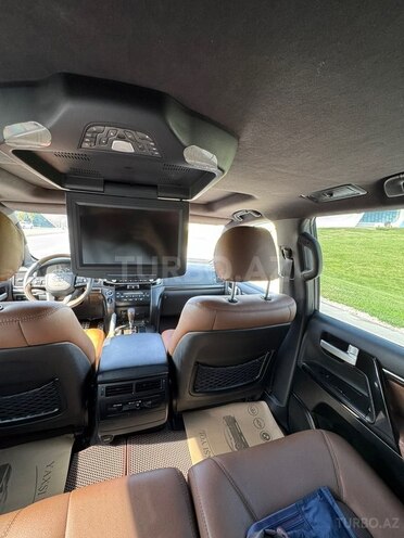 Toyota Land Cruiser-9