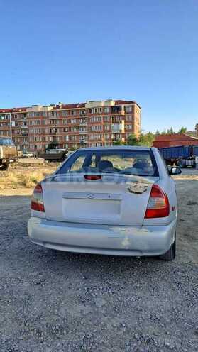 Hyundai Accent-2