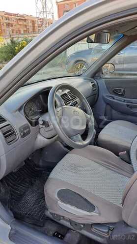 Hyundai Accent-3