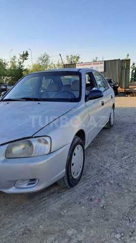 Hyundai Accent-4