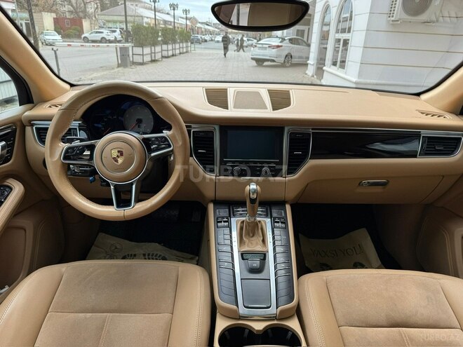 Porsche Macan S-6