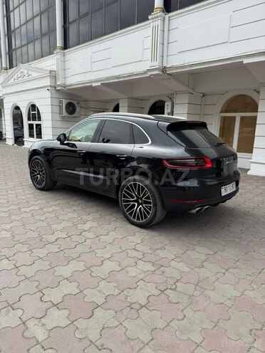 Porsche Macan S-8