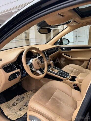 Porsche Macan S-7