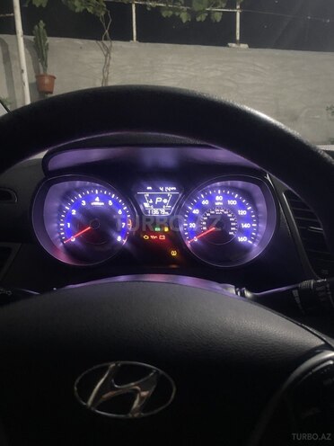 Hyundai Elantra-4