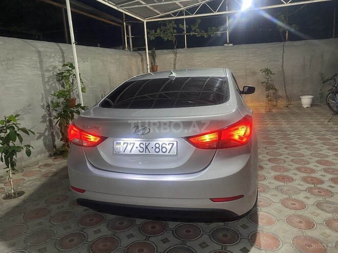 Hyundai Elantra-2