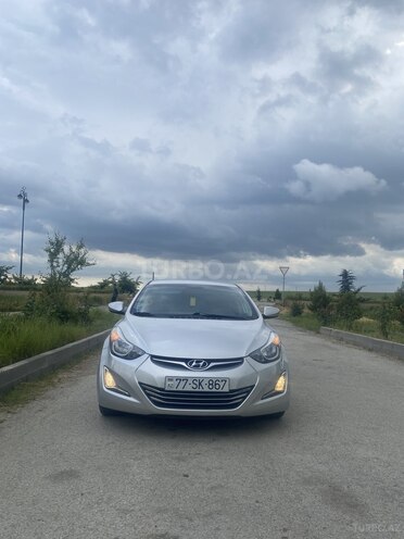 Hyundai Elantra-11