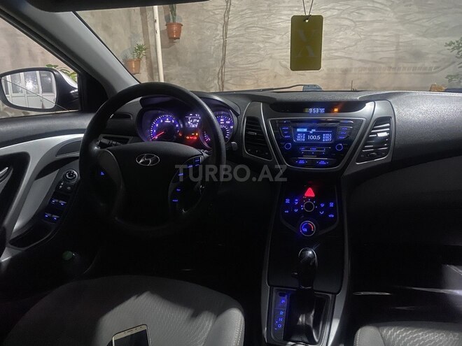 Hyundai Elantra-6