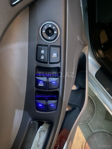 Hyundai Elantra-7