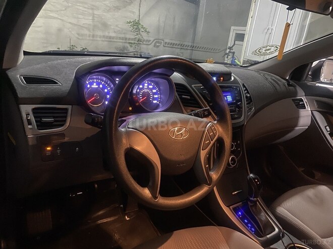 Hyundai Elantra-3