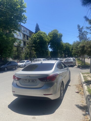 Hyundai Elantra-12