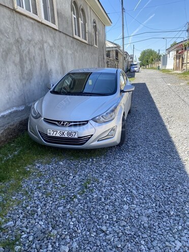 Hyundai Elantra-13
