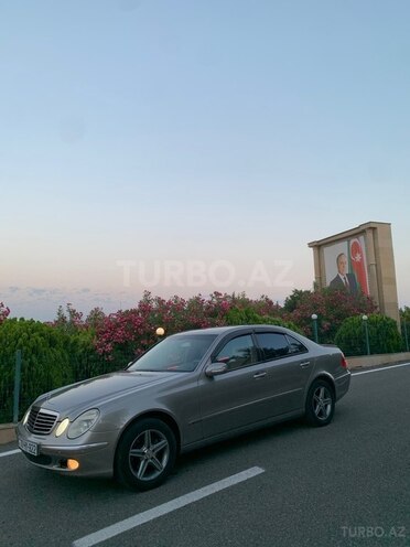 Mercedes E 240-4