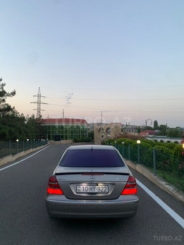 Mercedes E 240-5