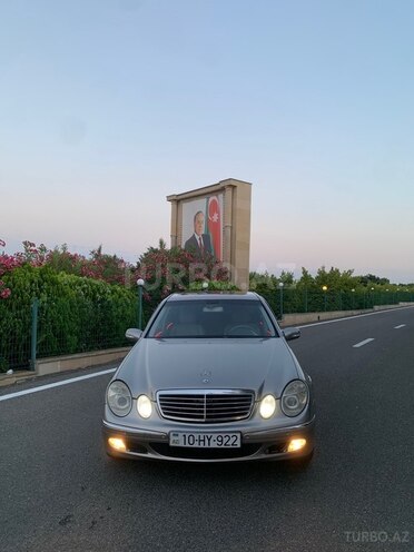 Mercedes E 240-1